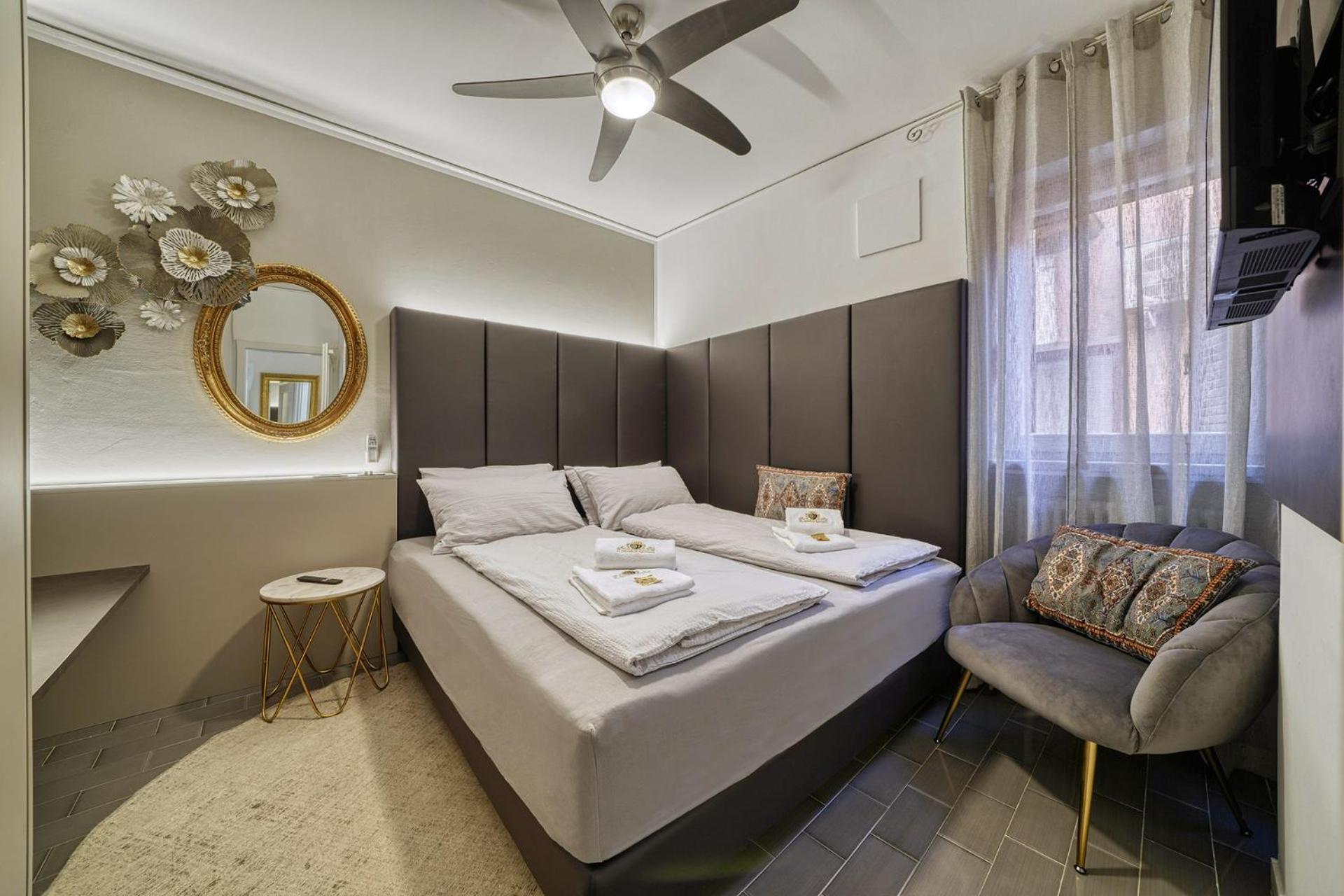 City Central Apartment Romantic Lakefront Balcony - Malcesine - Porto Vecchio 11 Exteriör bild