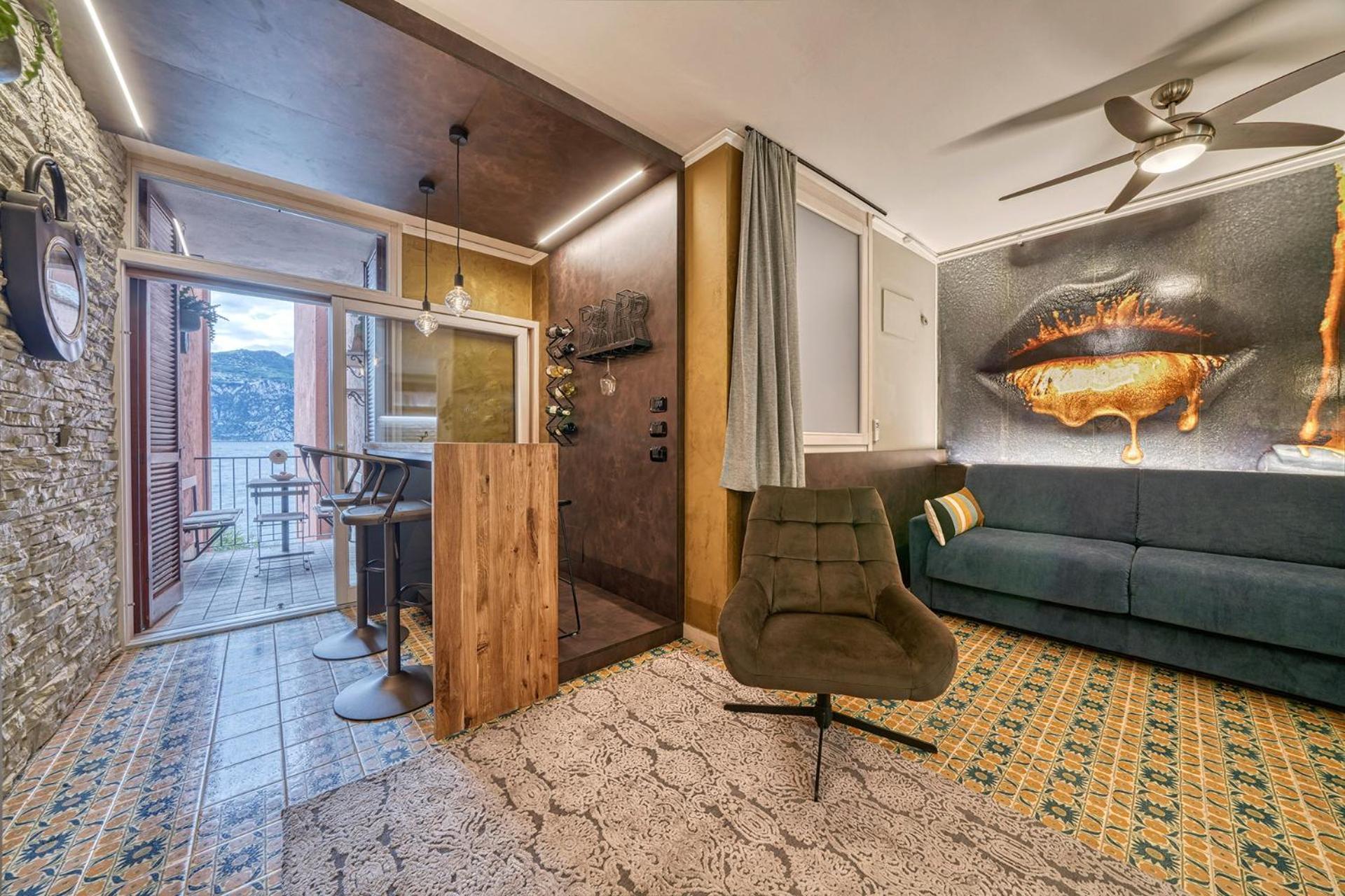 City Central Apartment Romantic Lakefront Balcony - Malcesine - Porto Vecchio 11 Exteriör bild