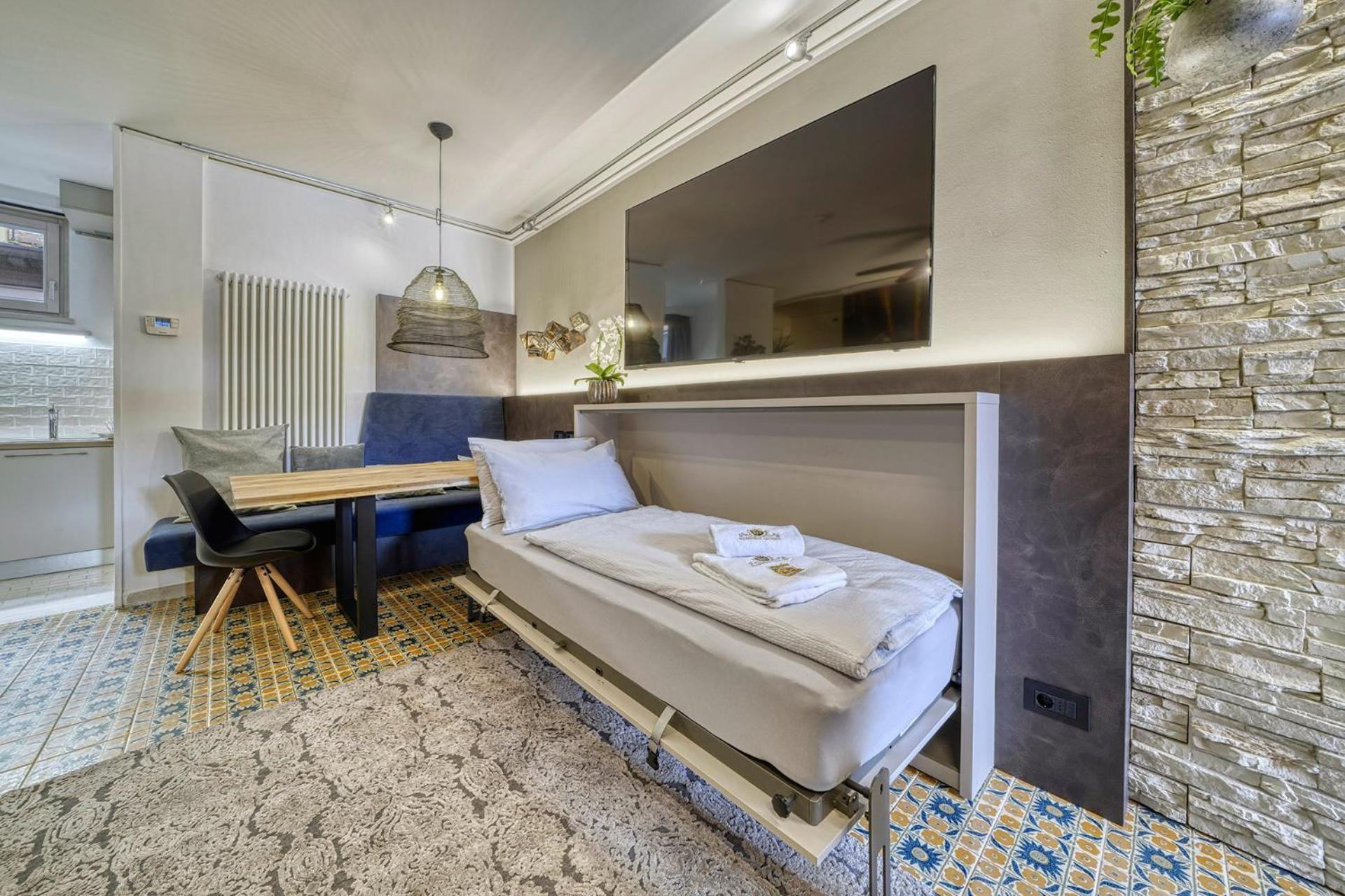City Central Apartment Romantic Lakefront Balcony - Malcesine - Porto Vecchio 11 Exteriör bild